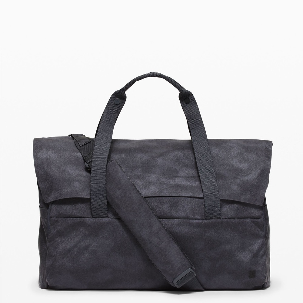 Lululemon New Early Embark Duffel 27L Deep Coal Nylon Large Messenger Laptop Bag